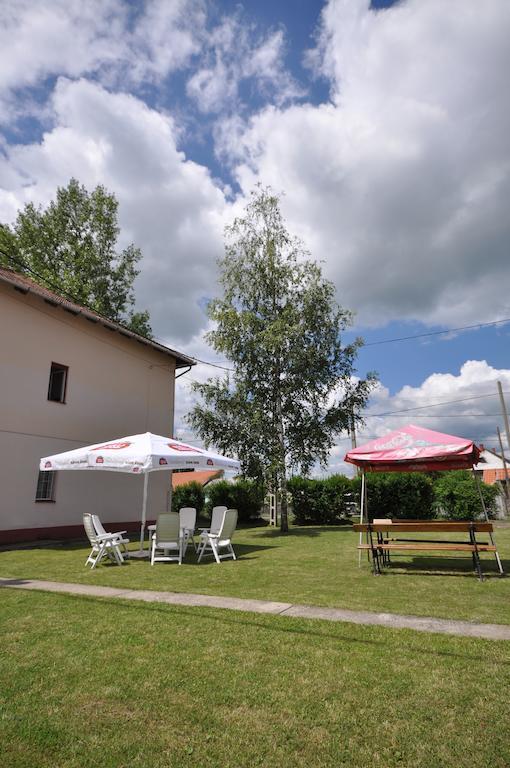 Kalcit Tourist Motel Belapatfalva Exteriör bild